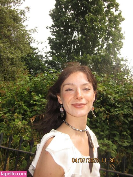 Holly Humberstone star img