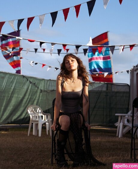 Holly Humberstone hot model image