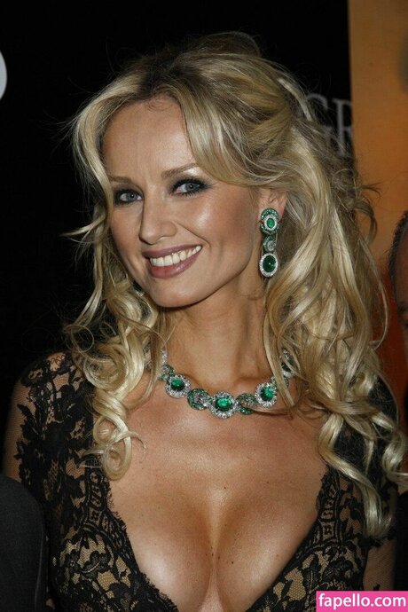 Adriana Karembeu pornstar naked img