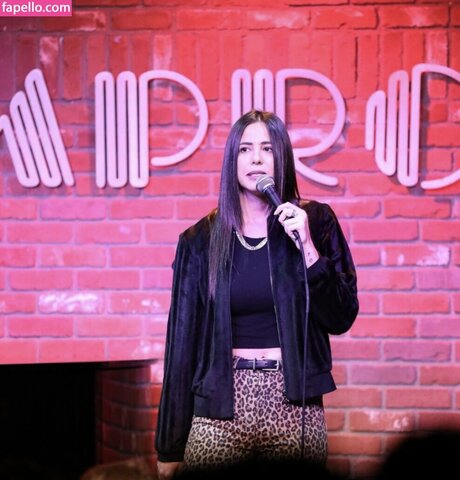 Rachel Wolfson model picture