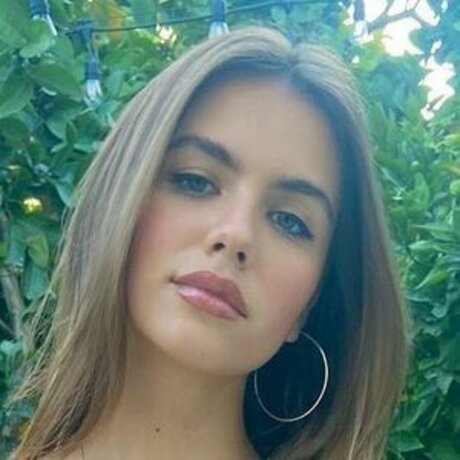 alexleeaillon sexy actress pic