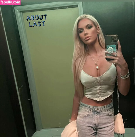 shemale outdoor onlyfans hd pics