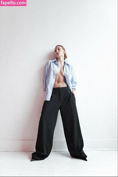 Emma Nielsen model exclusive picture