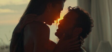 Hande Er el nudes model galleries