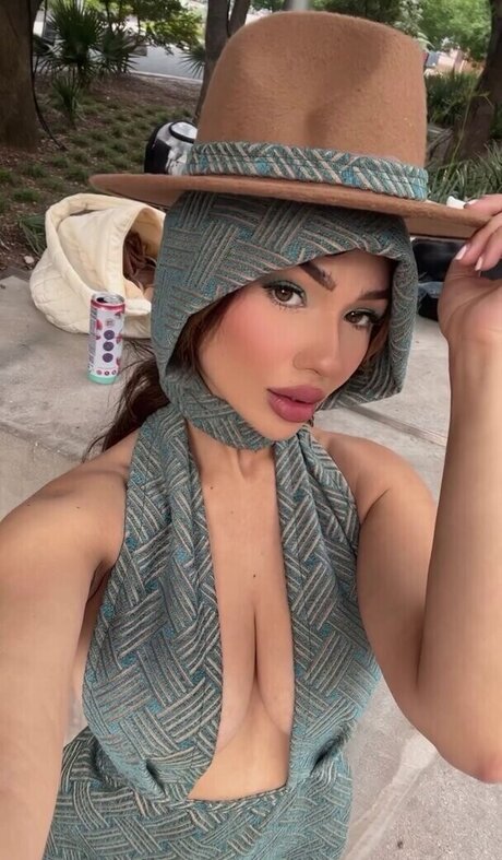 Melanie San Roman star nice img