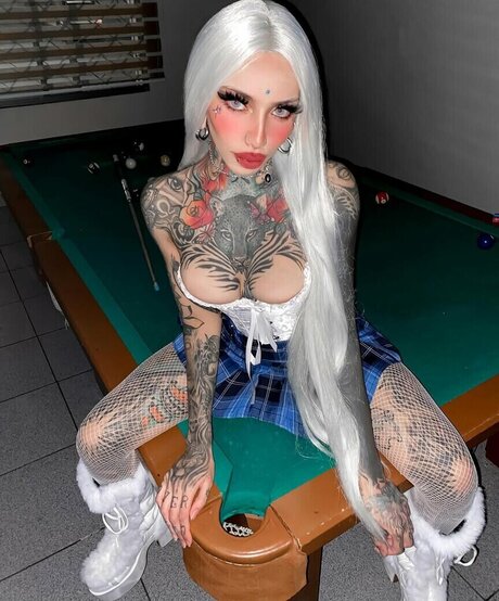 Divinajuventu exclusive model image