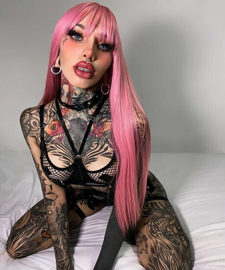 Divinajuventu xxx pornstar image