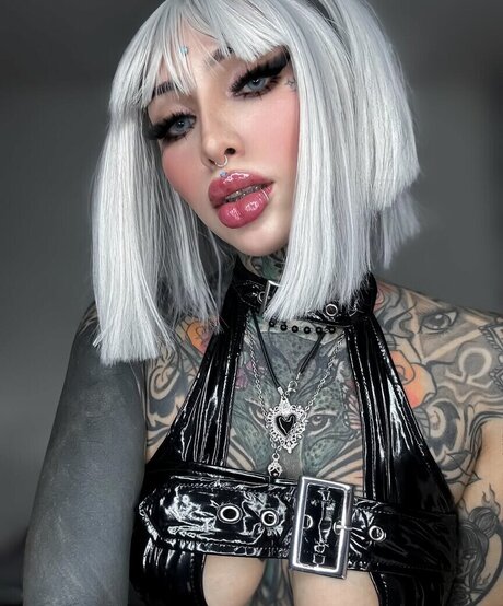 Divinajuventu pornographic actress gallery