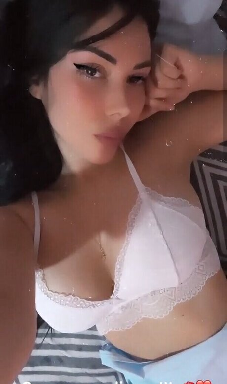 Alice Alves beautiful star image