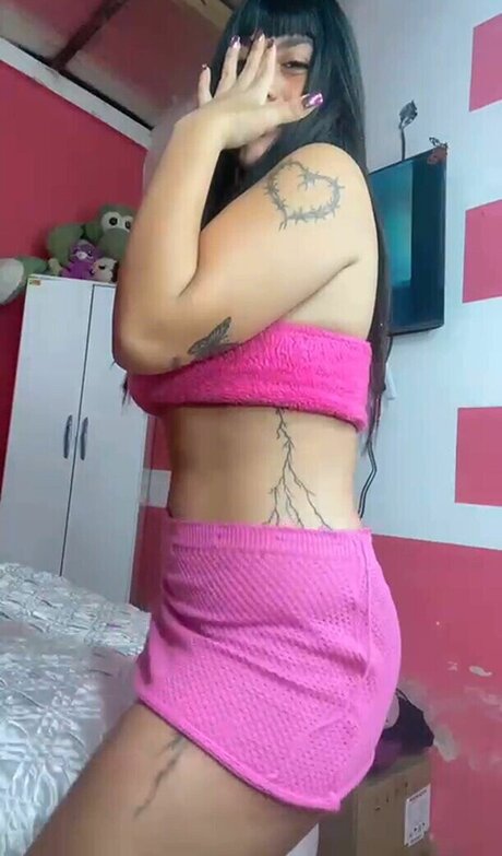 maicanela pretty model picture