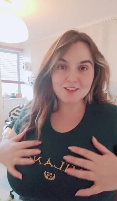 Emilywiththejuice model porn archive