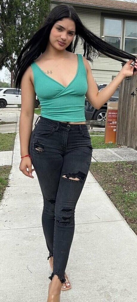 Misaela Castejon star top picture