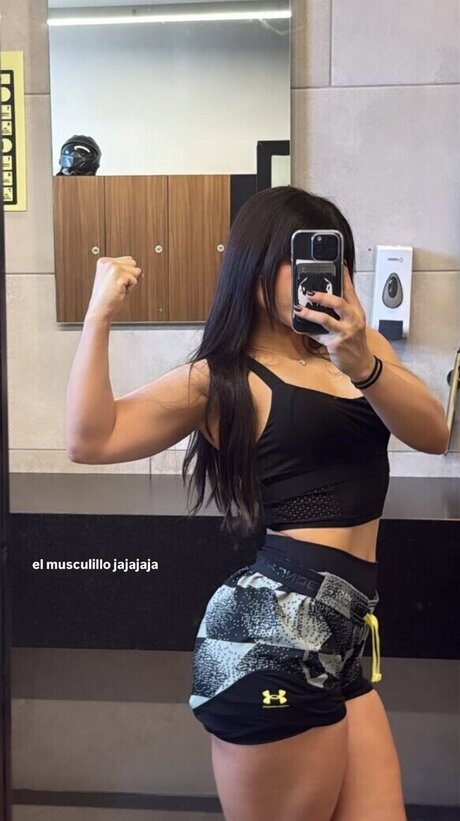 Alanalarana model naked pictures