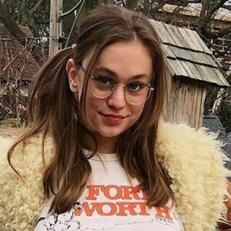 Ella Ballentine pretty actress gallery