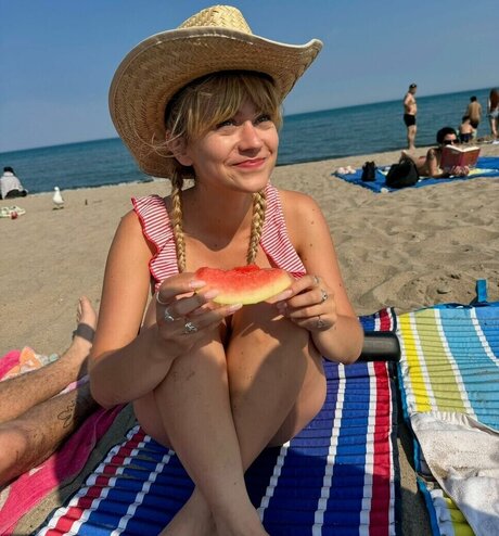 Ella Ballentine model pics