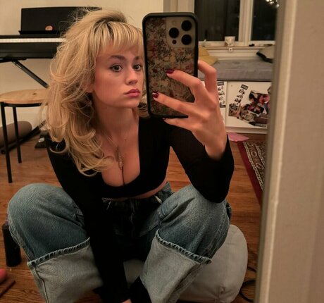 Ella Ballentine model best picture