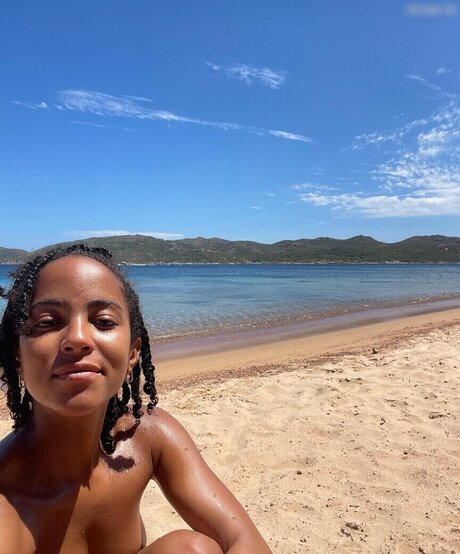 Lou Llobell Best Profile Photo