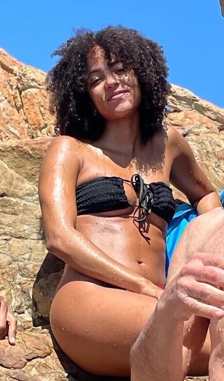 Lou Llobell erotic actress photos