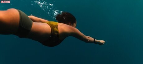 Lou Llobell best model photo