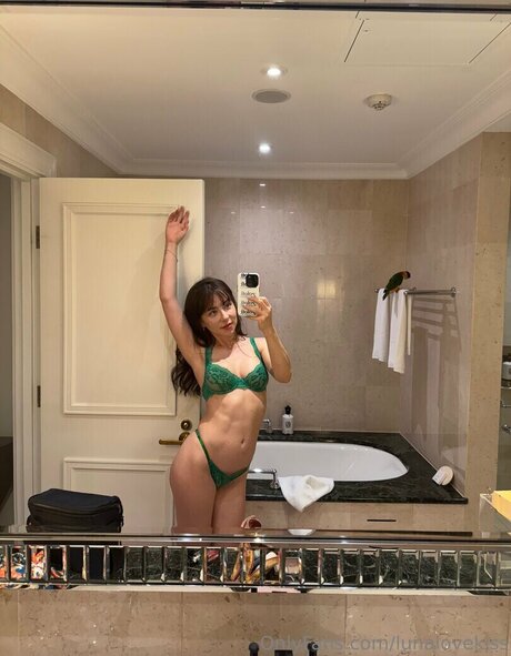 Luna Lovekiss erotic actress image