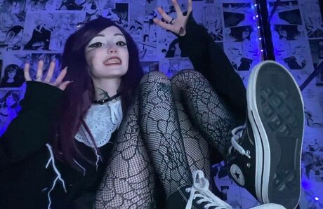 Kura1desu naked model picture