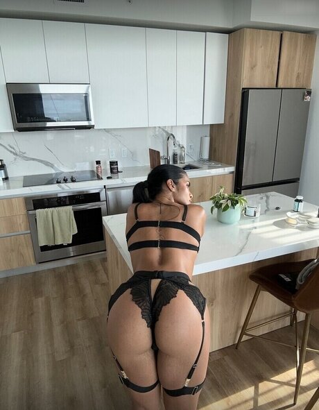 Priscilla Aqilla sexy star photo