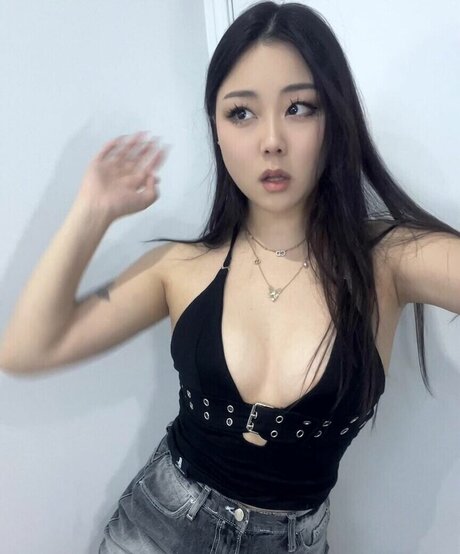 Hanavocado model pornographic archive