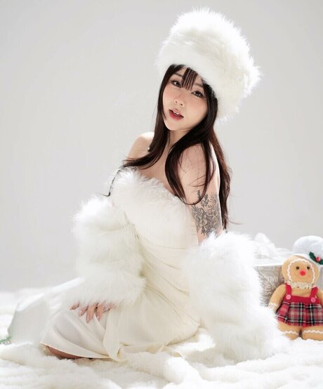 Hanavocado model adult images