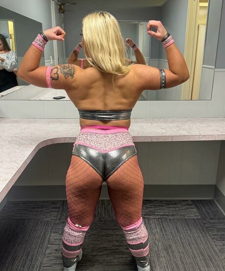 Ivy Malibu pretty star pic