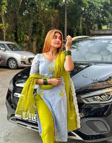 Soniya Singh Khatri star best galleries