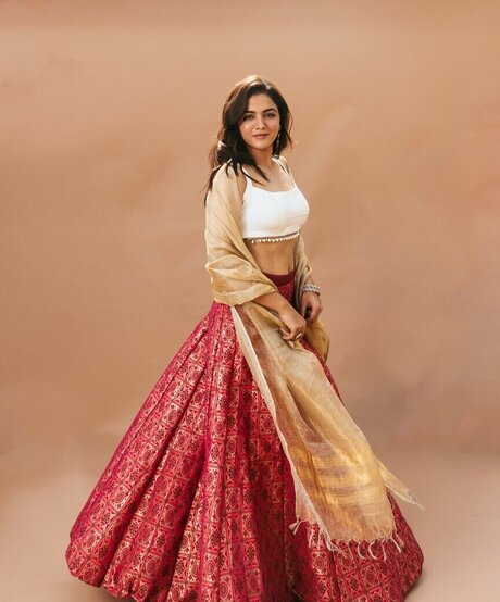 Wamiqa Gabbi erotic actress img