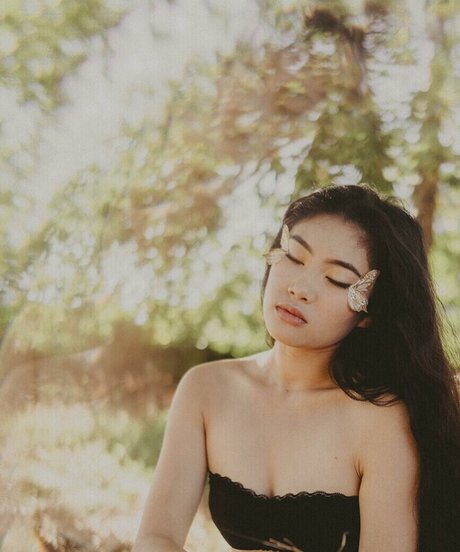 Allison Yellow model hot archive