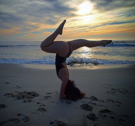 Allison Yellow hot model photo