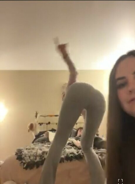 Beez ASMR model art photo