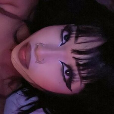 Sarynthia sexy actress image