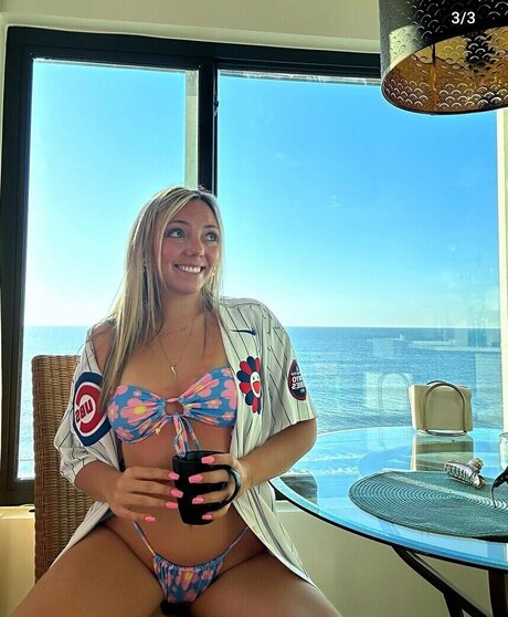 Bree Delio model top img