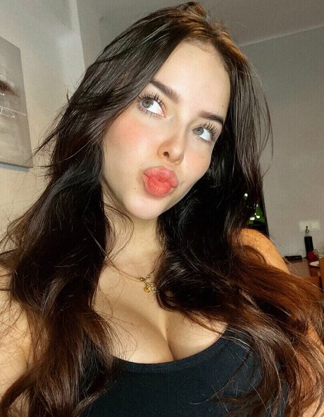 brown eyes kitty onlyfans free photo