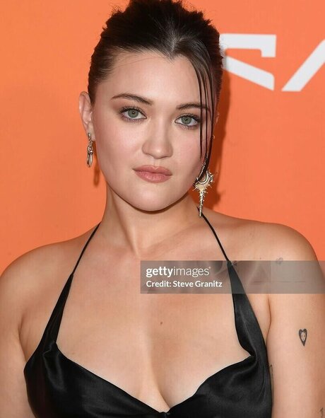 Isa Briones naked star photos