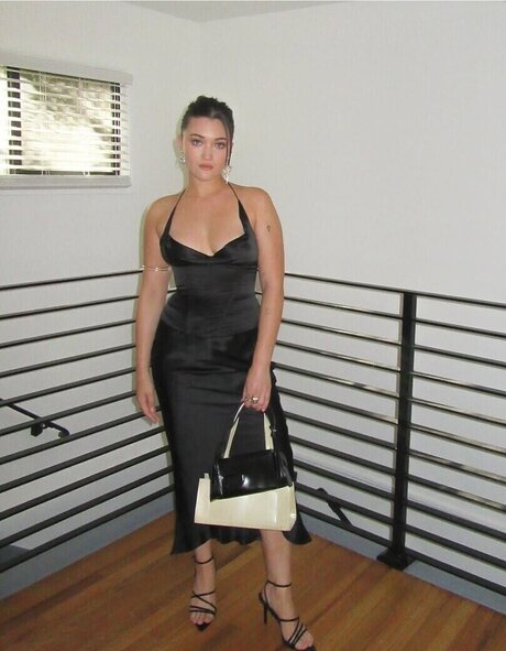 Isa Briones hot model img