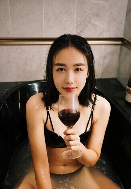 Thea Lee sexy pornstar gallery