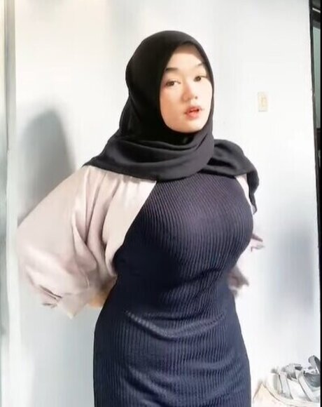 MeiMei Chan nude pornstar images