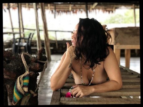 Mariposa_ model exclusive img