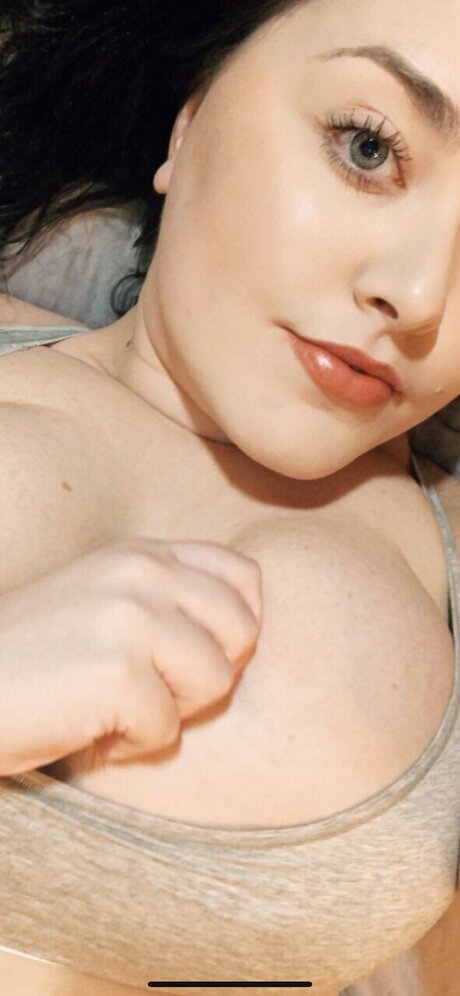 Curvy Cutie nudes pornstar img