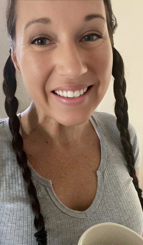 lolanikolavip perfect actress gallery