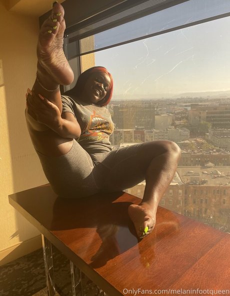 queenmelaninsdungeonn nude model galleries