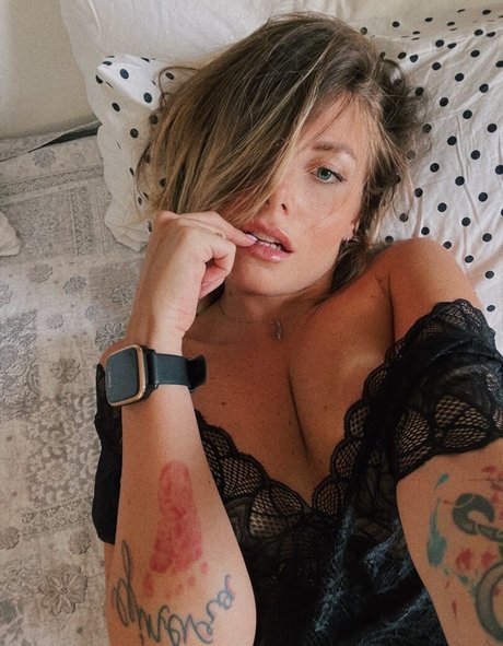 Officialrosa model pornographic pic