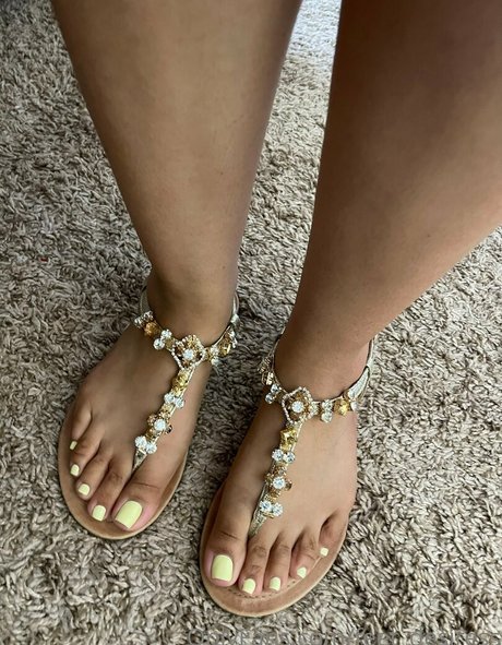feet desiress nudes model photo