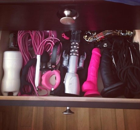 cosmicspaceslut adult model archive