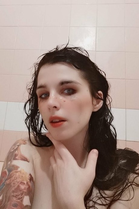 cozshedead beautiful model image