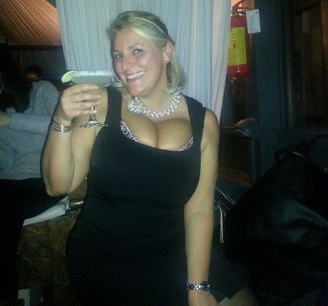 Laura Leonardi art model photos